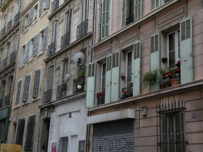  paraboles aux fenêtres, rue Thiers